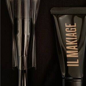 IL MAKIAGE Foundation & Brush